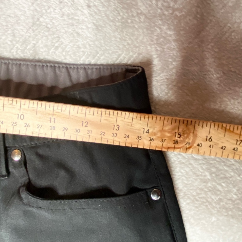 Vintage Genes Performance Men's Black Shorts Size 28 - Pre-Loved 100% Polyester - Picture 7 of 10